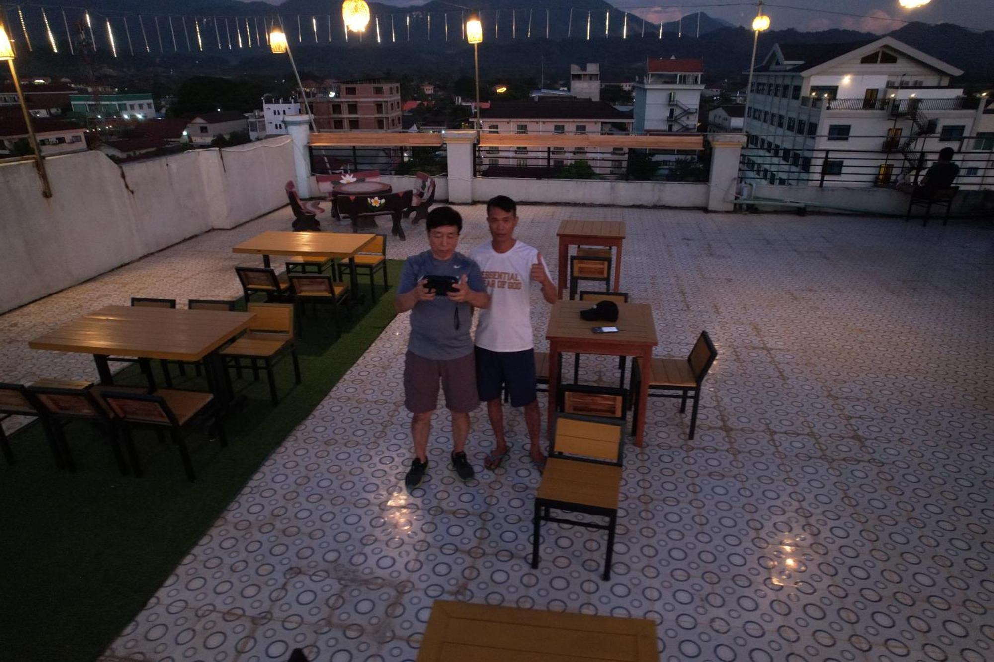 Annecy Hotel Vang Vieng Luaran gambar