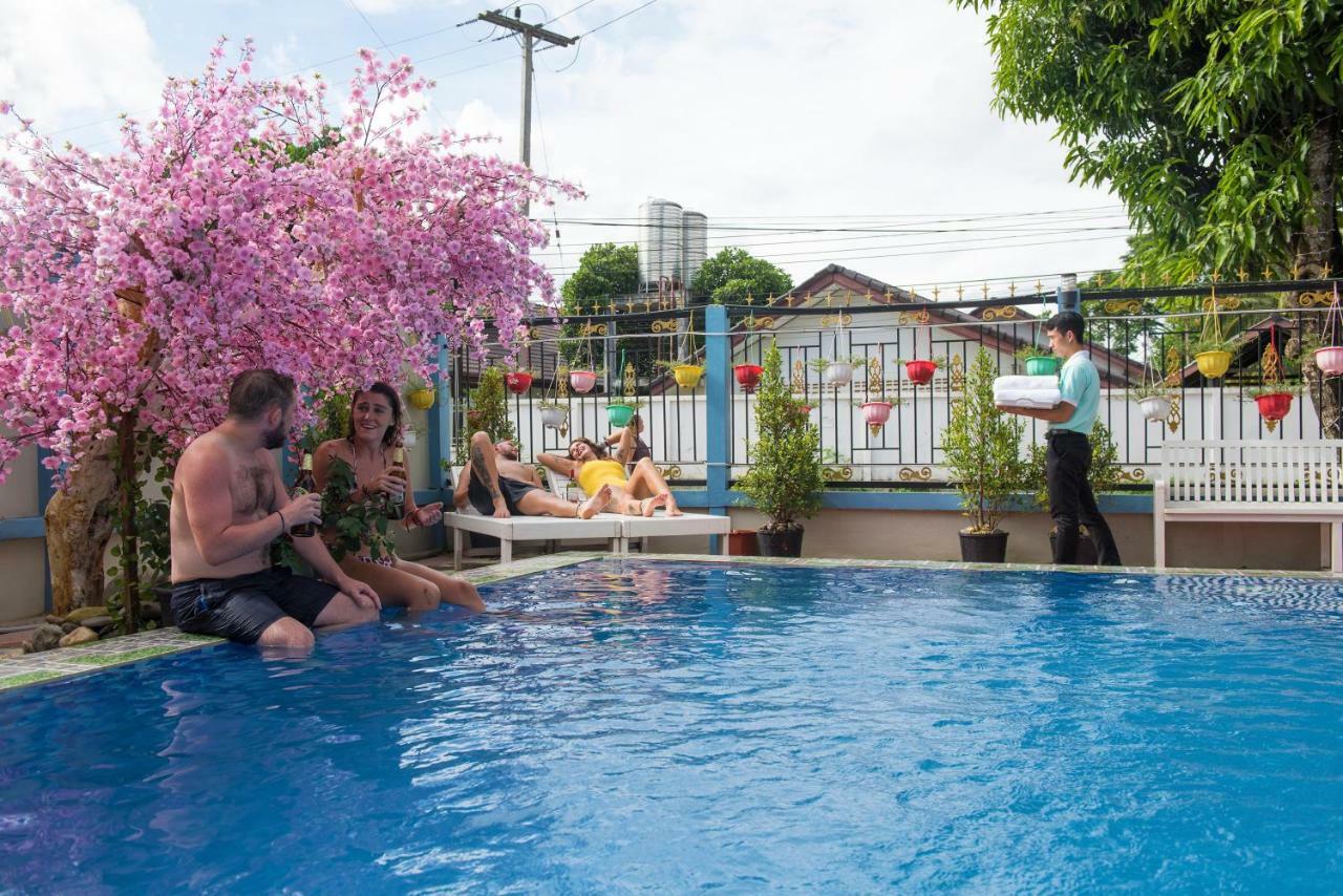 Annecy Hotel Vang Vieng Luaran gambar